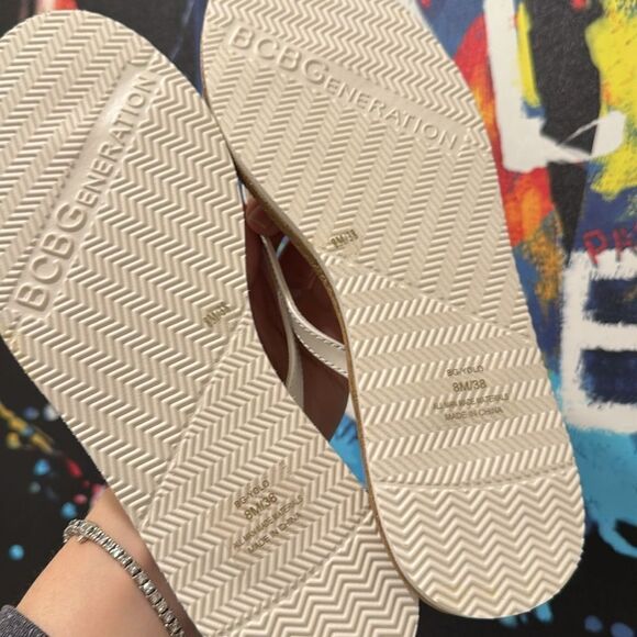 Women’s Flip Flops - Picture 3 of 5